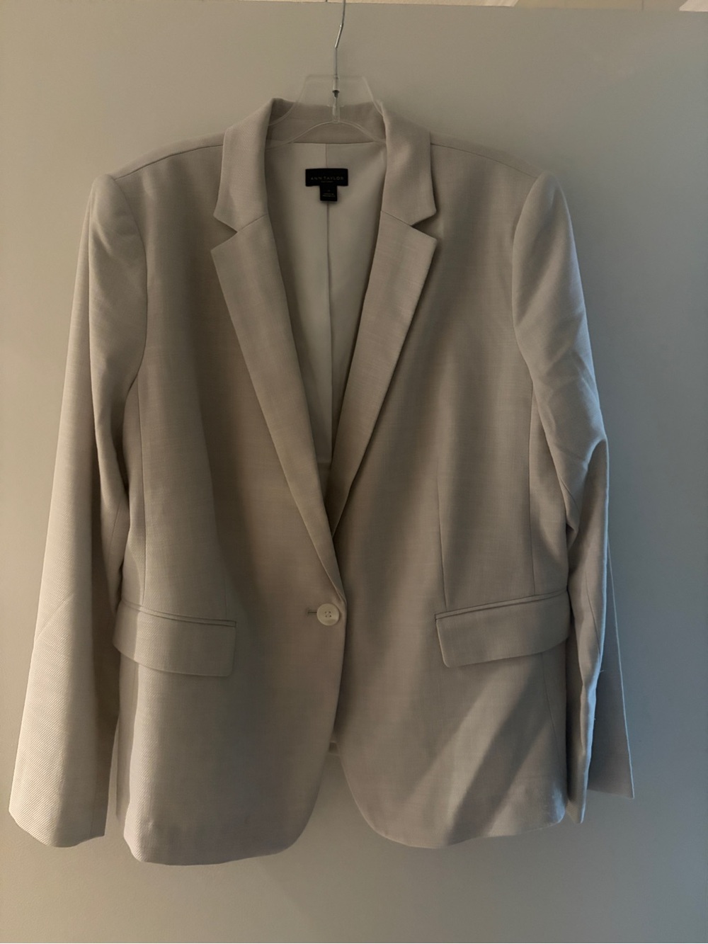 Anne Klein’s Women's Light Beige Single-Button blazer + pants (full suit)